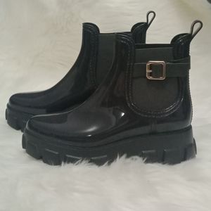 New Boots Forerver  Size 10 Gray Color